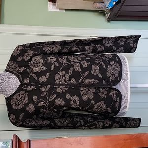 Jones New York Black & Floral Long Sleeve 5 Button Womens Sweater Medium New